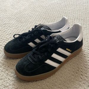 Black/White Adidas Gazelle